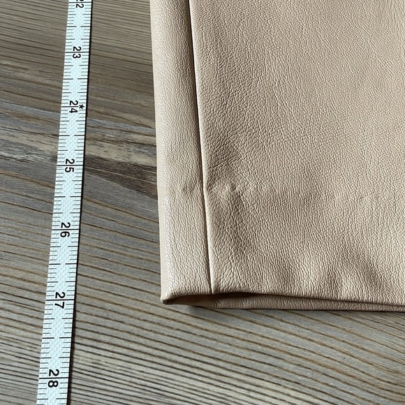 Express Faux Leather Pants NWOT Size 4 Tan Tapered leg Darts Pockets Neutral - Picture 12 of 15